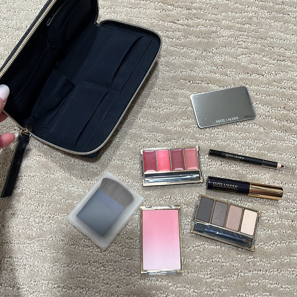 Estée Lauder Makeup in the Go Set- Brand New